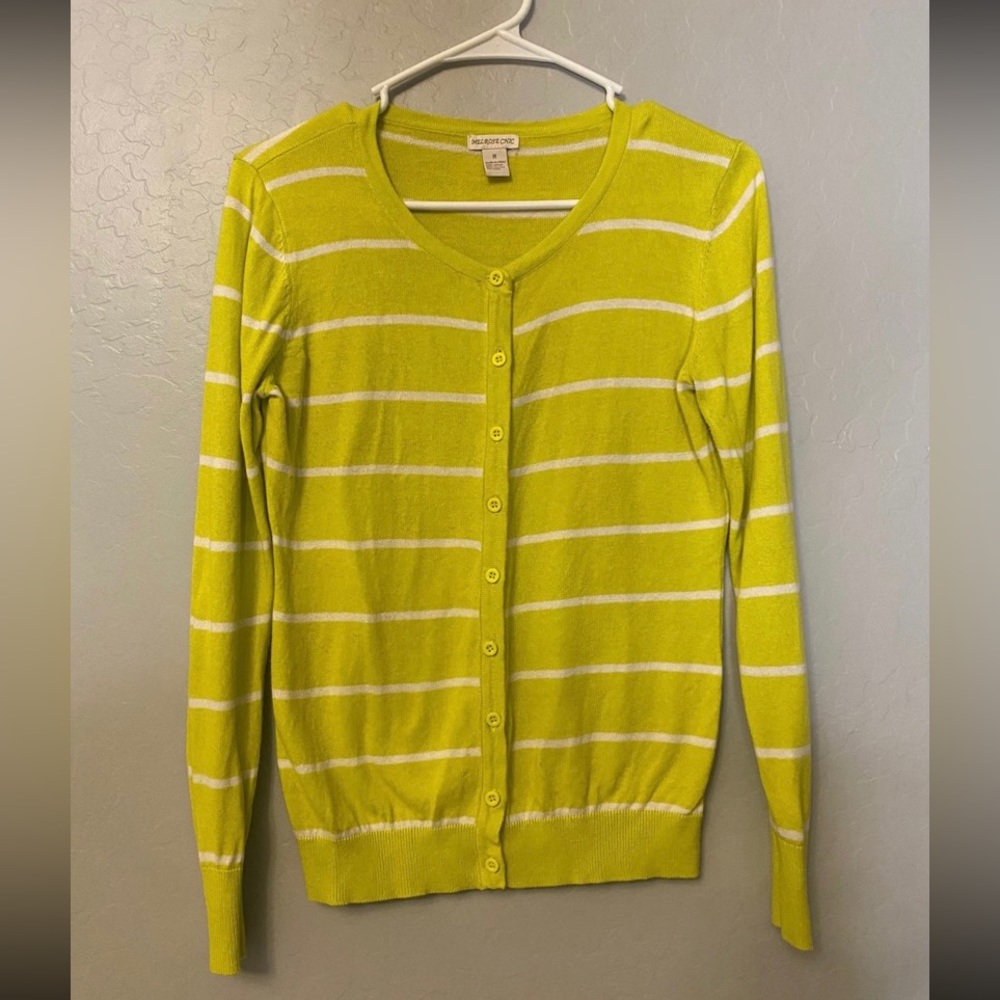 ⭐️Melrose Chic Womans Striped Yellow and White Cardigan Button Front Medium